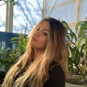 Meet your Posher, Chloe